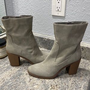 Gray Boots 🍁 🍂